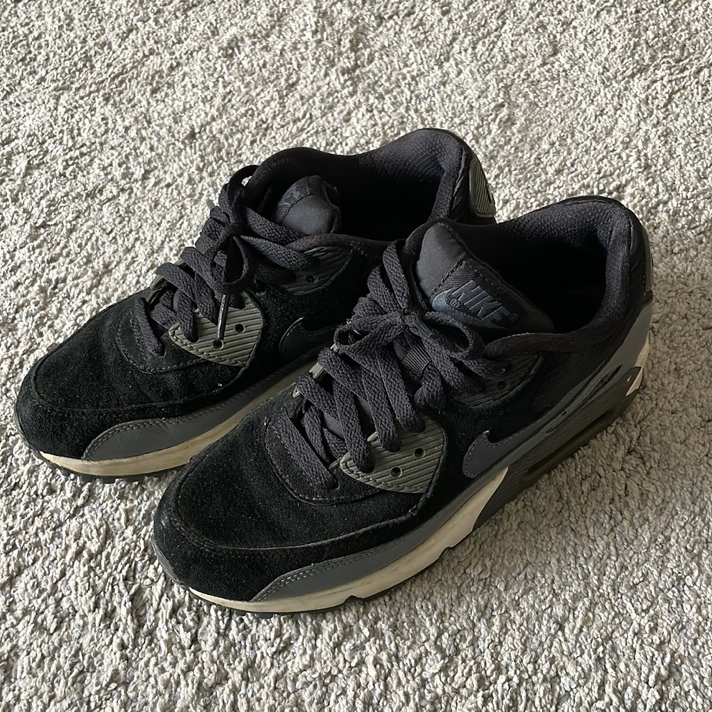 Nike Air Max, black and gray. Size US 7, gently used, still good shape